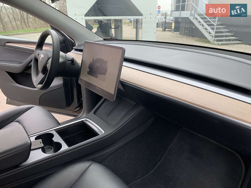 Внедорожник / Кроссовер Tesla Model Y 2024 в Киеве