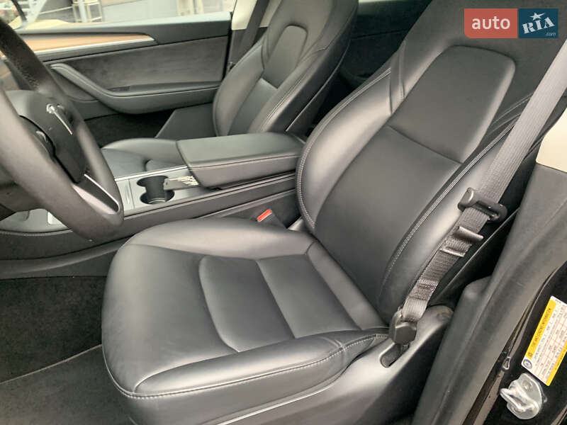 Внедорожник / Кроссовер Tesla Model Y 2024 в Киеве