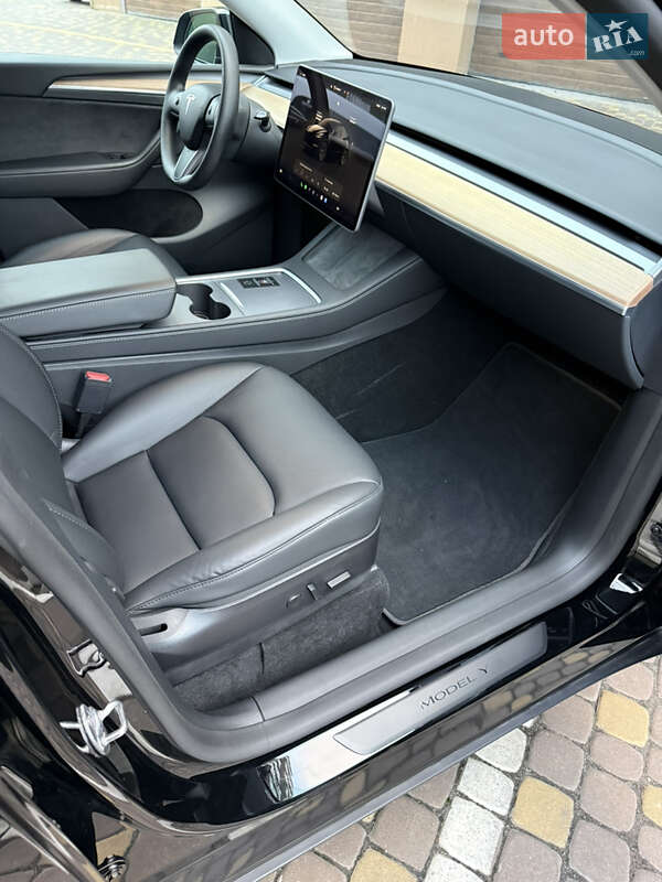 Внедорожник / Кроссовер Tesla Model Y 2024 в Виннице