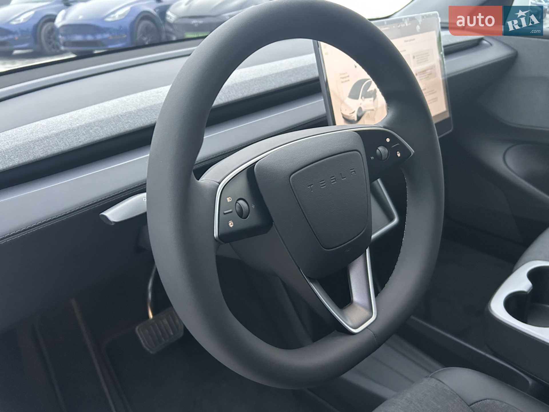 2025 Tesla Model Y - мініатюра 3