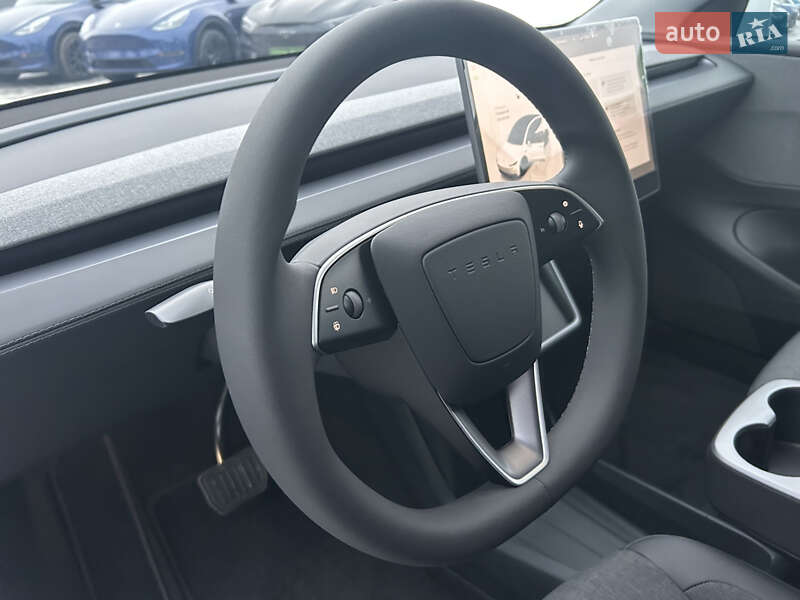 Внедорожник / Кроссовер Tesla Model Y 2025 в Киеве