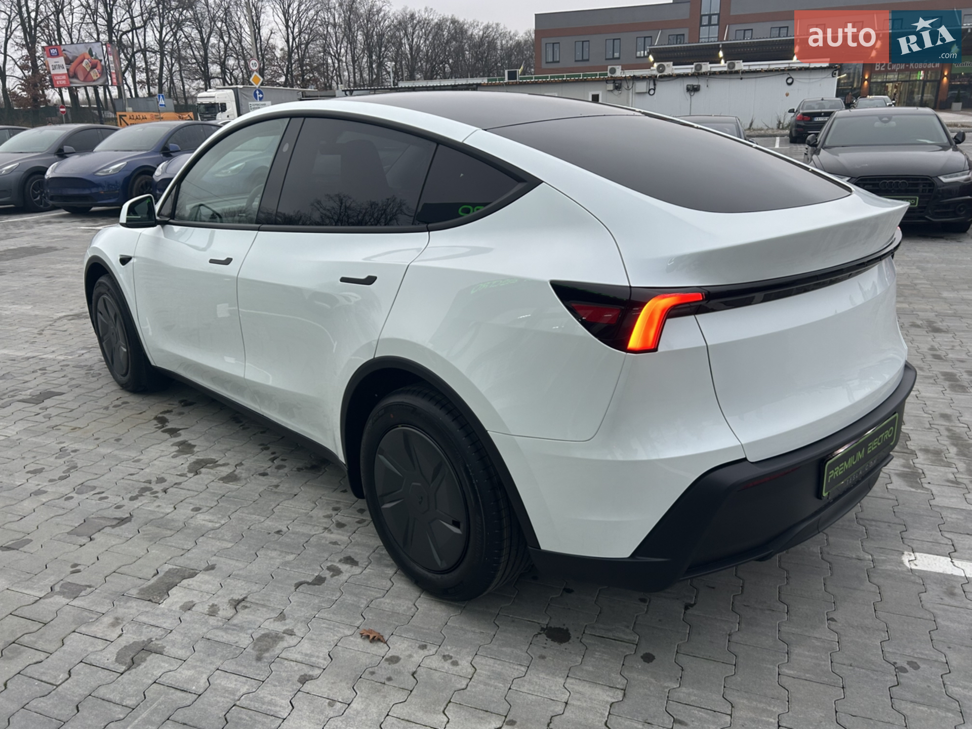 2025 Tesla Model Y - мініатюра 6
