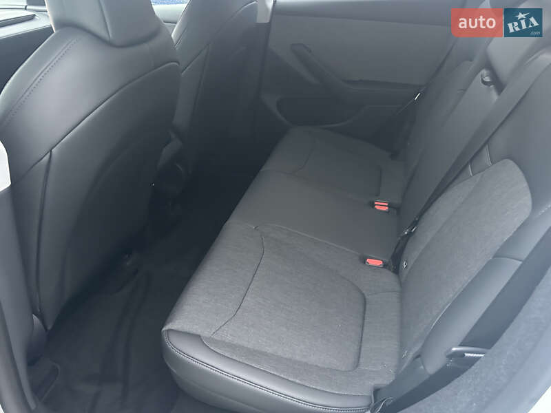 Внедорожник / Кроссовер Tesla Model Y 2025 в Киеве