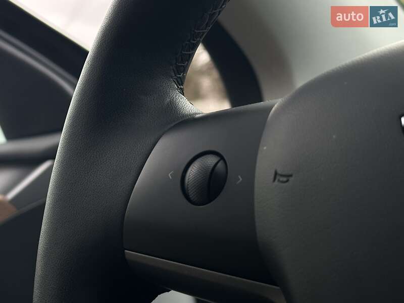 Внедорожник / Кроссовер Tesla Model Y 2023 в Львове