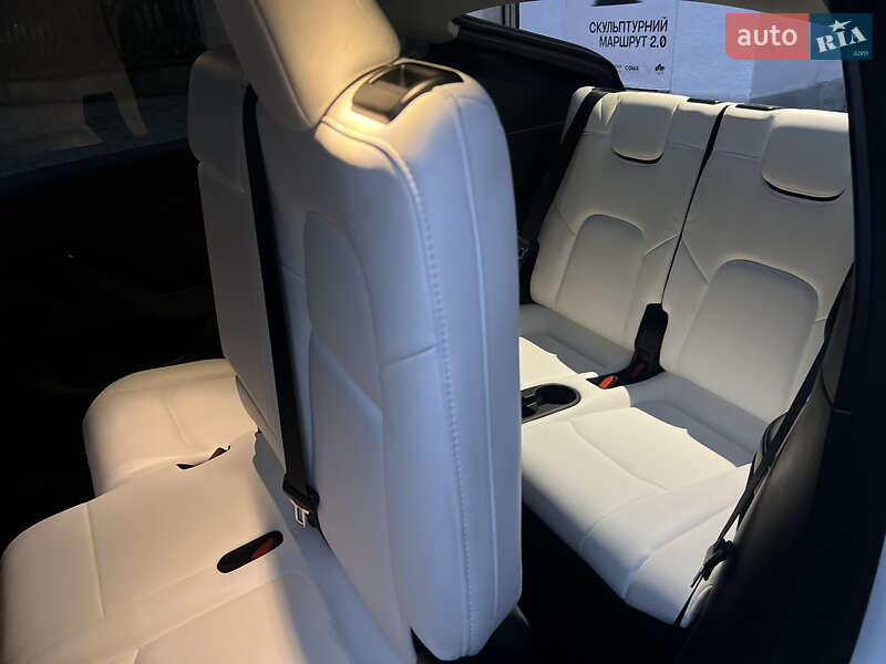 Внедорожник / Кроссовер Tesla Model Y 2024 в Львове