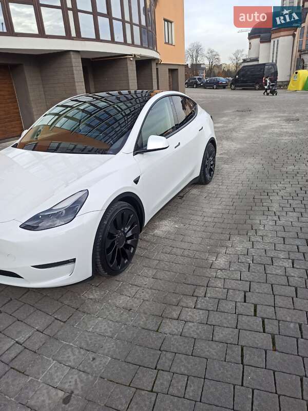 Позашляховик / Кросовер Tesla Model Y 2022 в Івано-Франківську