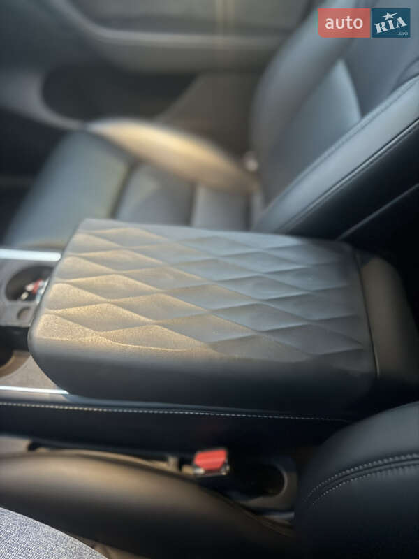 Внедорожник / Кроссовер Tesla Model Y 2022 в Киеве