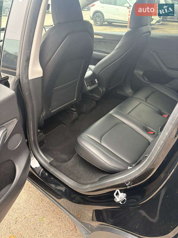 Внедорожник / Кроссовер Tesla Model Y 2023 в Ровно