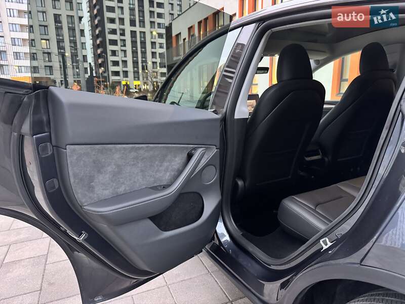 Внедорожник / Кроссовер Tesla Model Y 2024 в Киеве