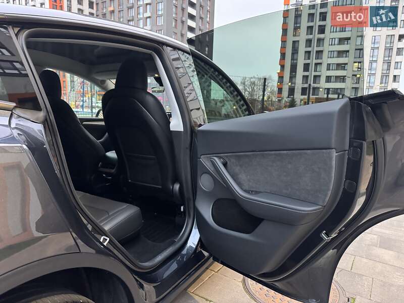 Внедорожник / Кроссовер Tesla Model Y 2024 в Киеве