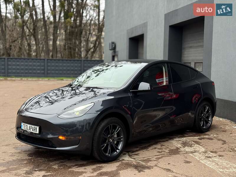 Внедорожник / Кроссовер Tesla Model Y 2024 в Киеве