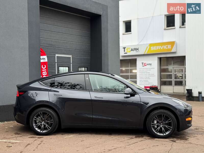 Внедорожник / Кроссовер Tesla Model Y 2024 в Киеве