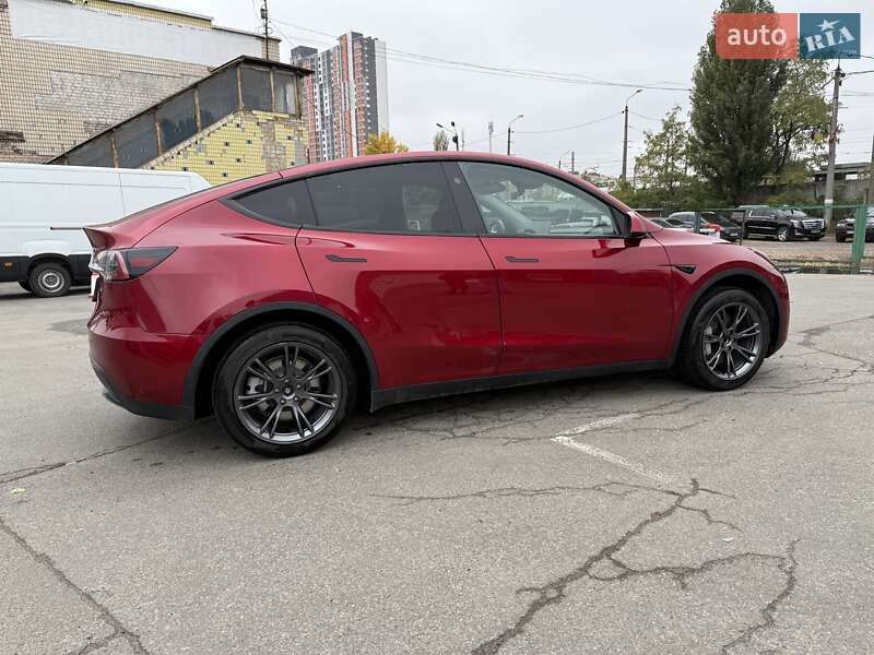 Внедорожник / Кроссовер Tesla Model Y 2024 в Киеве