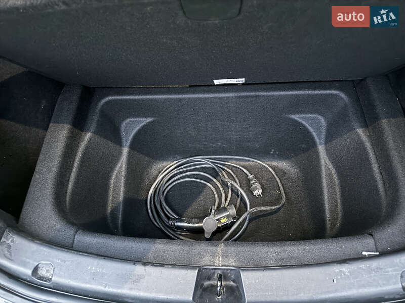 Внедорожник / Кроссовер Tesla Model Y 2022 в Киеве