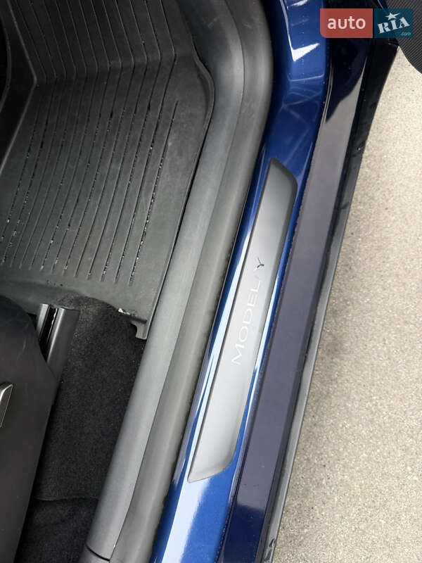 Внедорожник / Кроссовер Tesla Model Y 2024 в Киеве