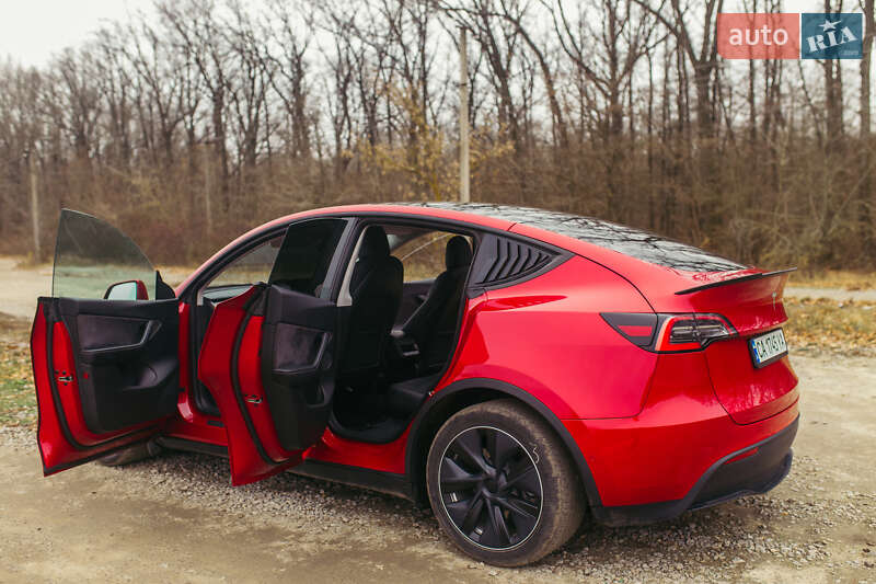 Позашляховик / Кросовер Tesla Model Y 2020 в Умані