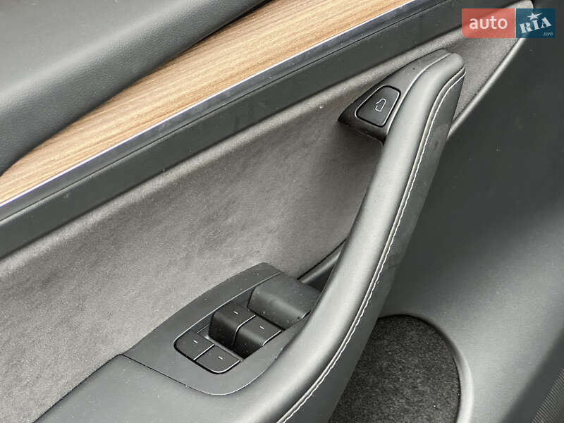 Внедорожник / Кроссовер Tesla Model Y 2024 в Киеве фото 25 Внедорожник / Кроссовер Tesla Model Y 2024 в Киеве