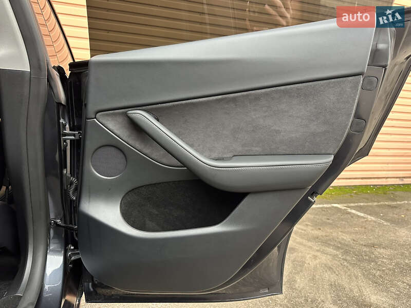 Внедорожник / Кроссовер Tesla Model Y 2024 в Киеве фото 35 Внедорожник / Кроссовер Tesla Model Y 2024 в Киеве