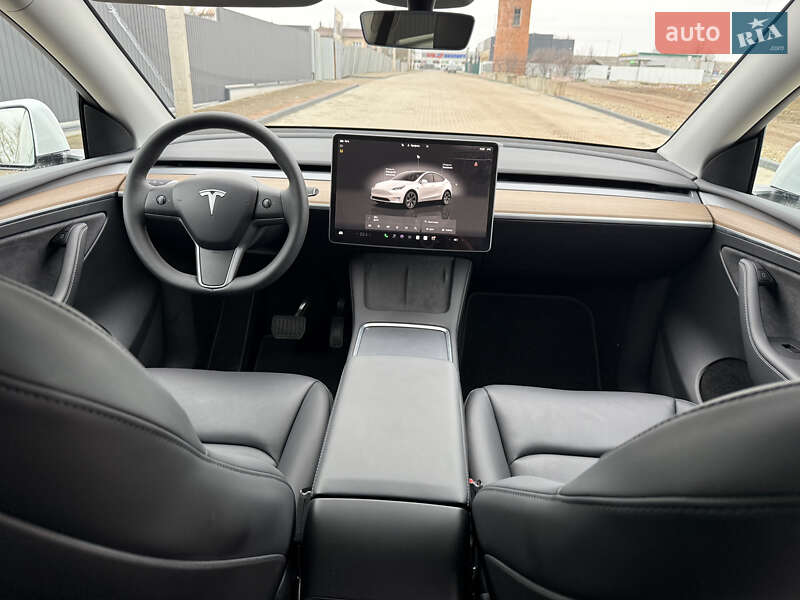 Внедорожник / Кроссовер Tesla Model Y 2025 в Львове
