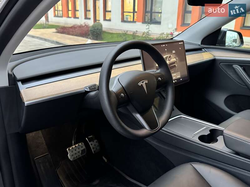 Внедорожник / Кроссовер Tesla Model Y 2024 в Киеве