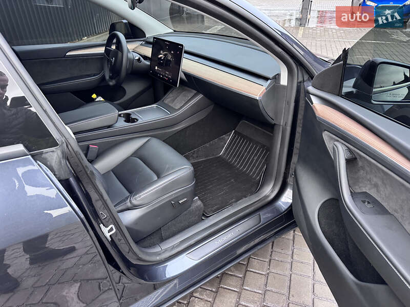 Позашляховик / Кросовер Tesla Model Y 2024 в Звягелі фото 8 Позашляховик / Кросовер Tesla Model Y 2024 в Звягелі