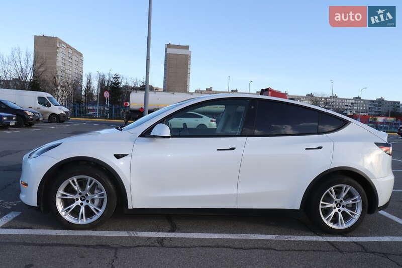 Внедорожник / Кроссовер Tesla Model Y 2020 в Киеве