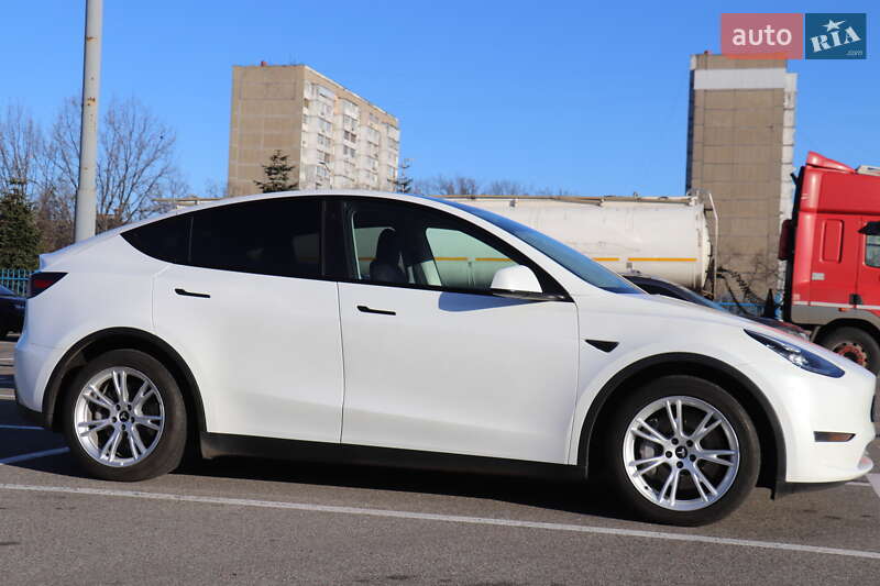 Внедорожник / Кроссовер Tesla Model Y 2020 в Киеве