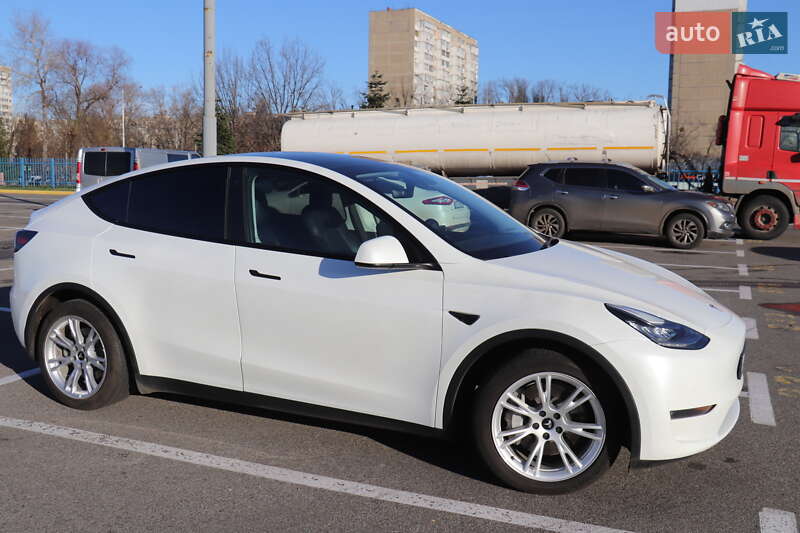 Внедорожник / Кроссовер Tesla Model Y 2020 в Киеве