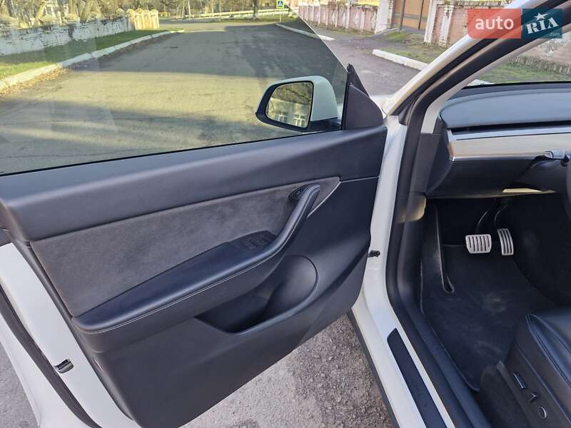 Внедорожник / Кроссовер Tesla Model Y 2022 в Тростянце