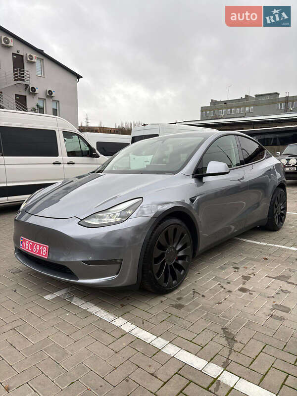Tesla Model Y 2024