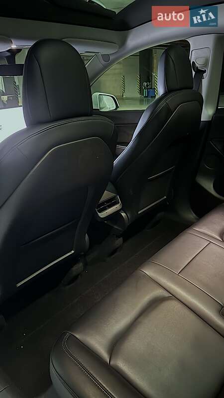 Внедорожник / Кроссовер Tesla Model Y 2020 в Киеве