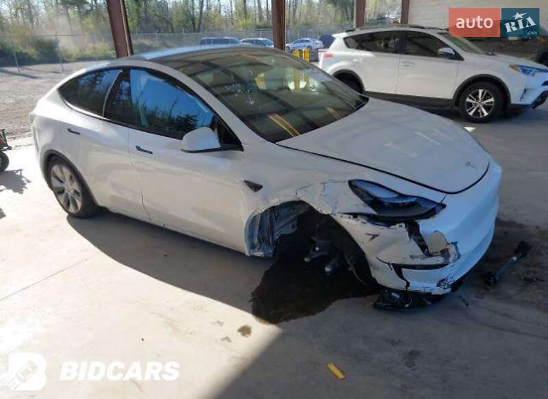 Внедорожник / Кроссовер Tesla Model Y 2024 в Ровно