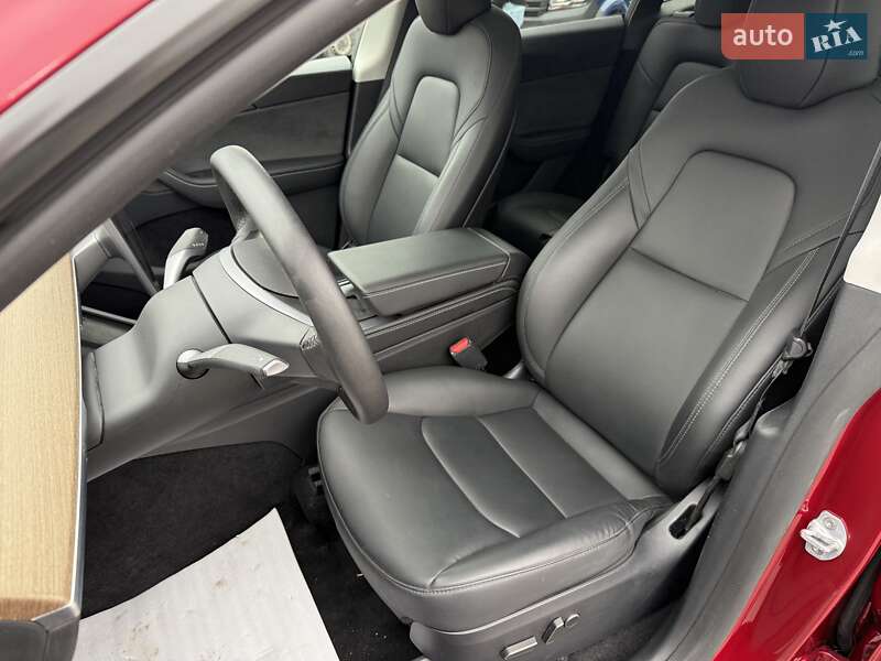 Внедорожник / Кроссовер Tesla Model Y 2024 в Киеве