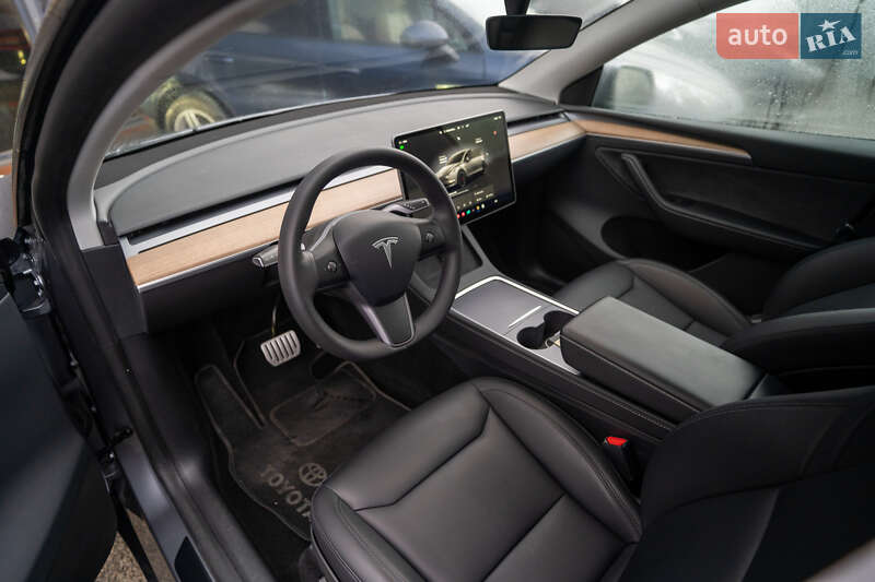 Внедорожник / Кроссовер Tesla Model Y 2023 в Киеве