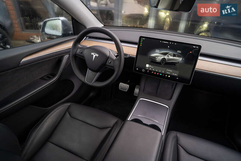 Внедорожник / Кроссовер Tesla Model Y 2023 в Киеве