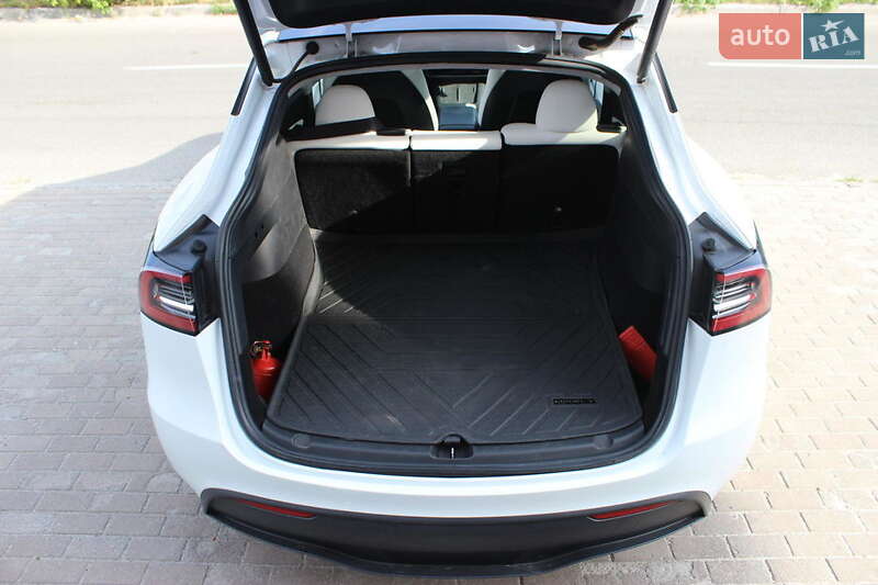 Внедорожник / Кроссовер Tesla Model Y 2021 в Киеве