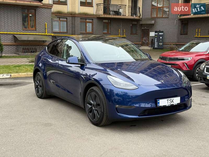 Tesla Model Y 2024