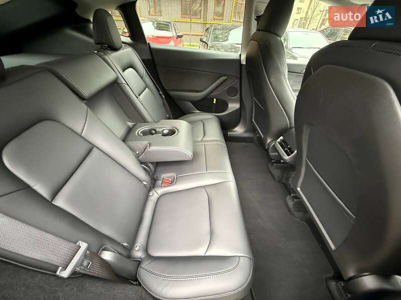 Внедорожник / Кроссовер Tesla Model Y 2024 в Киеве