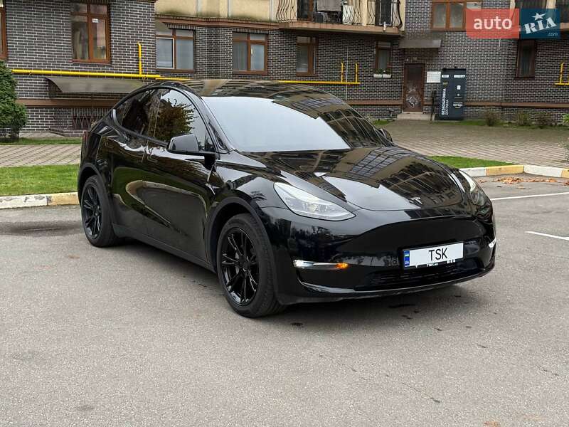 Tesla Model Y 2023