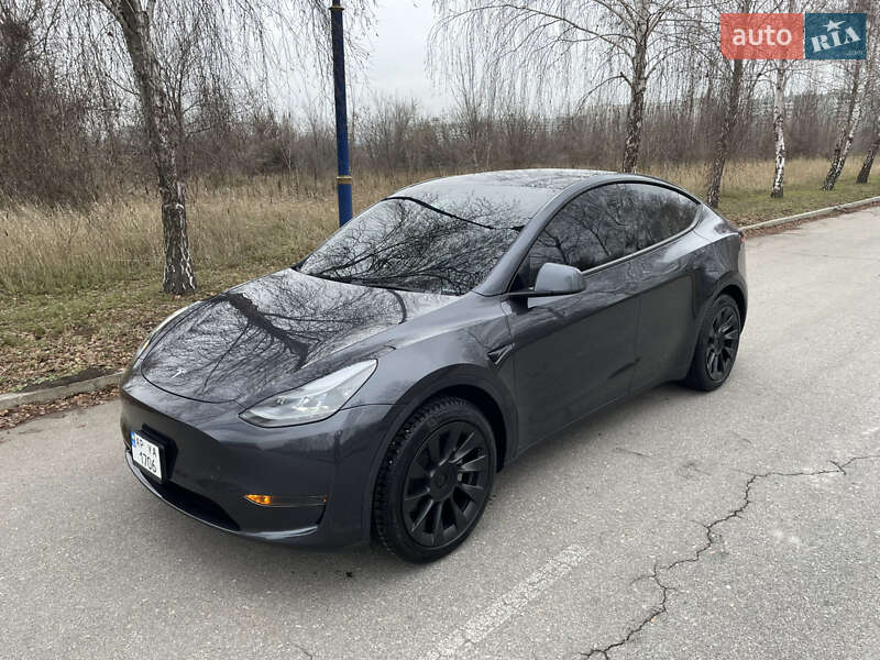 Tesla Model Y 2024