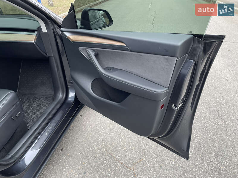Внедорожник / Кроссовер Tesla Model Y 2024 в Запорожье