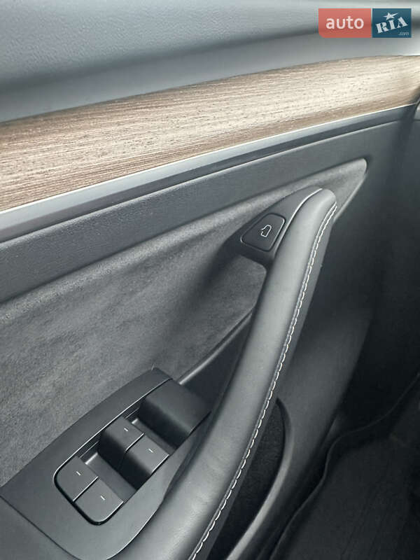 Внедорожник / Кроссовер Tesla Model Y 2024 в Днепре фото 47 Внедорожник / Кроссовер Tesla Model Y 2024 в Днепре