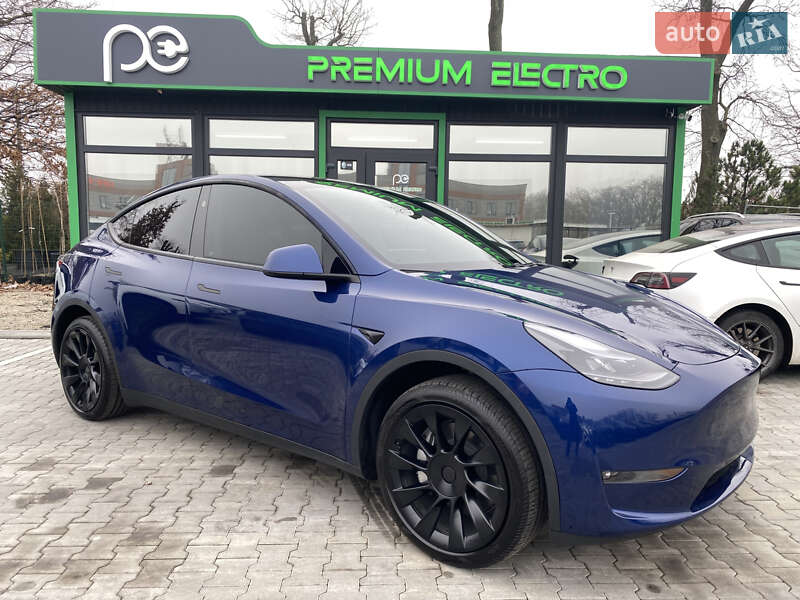 Tesla Model Y 2024