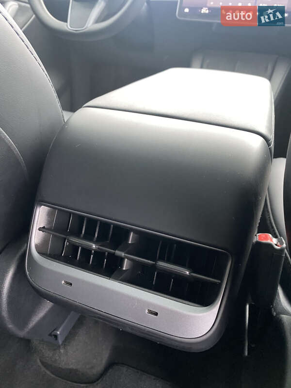 Позашляховик / Кросовер Tesla Model Y 2024 в Києві