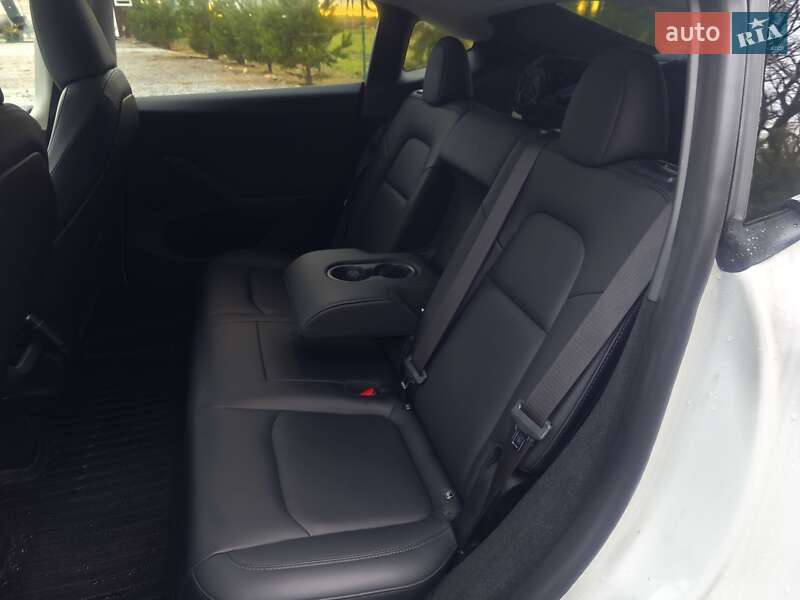 Внедорожник / Кроссовер Tesla Model Y 2023 в Львове