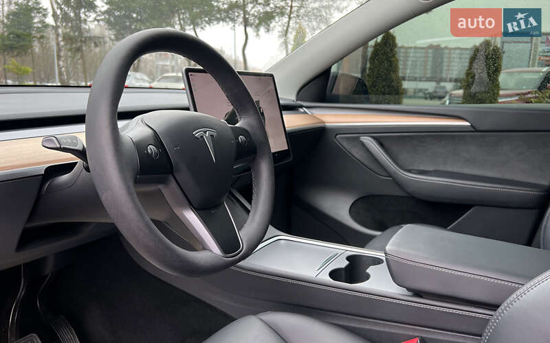 Внедорожник / Кроссовер Tesla Model Y 2024 в Львове