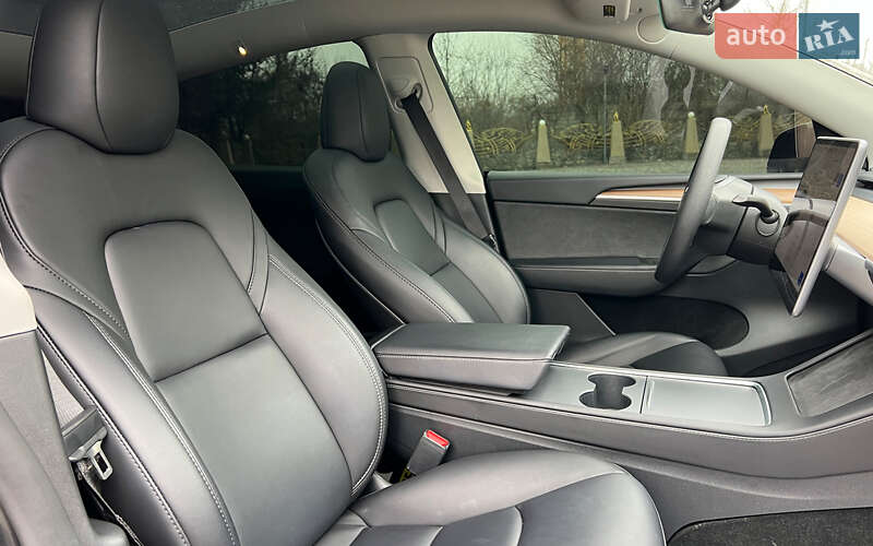 Внедорожник / Кроссовер Tesla Model Y 2024 в Львове