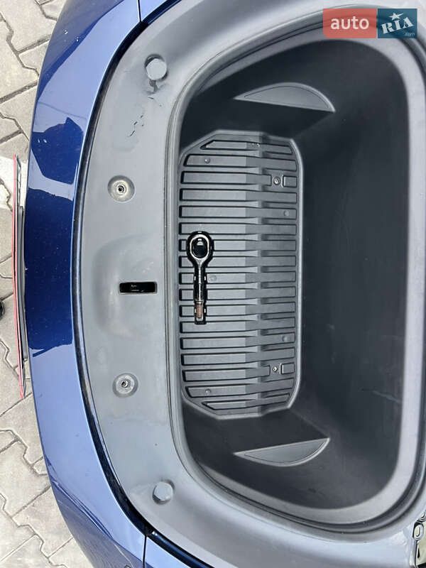 Внедорожник / Кроссовер Tesla Model Y 2023 в Луцке