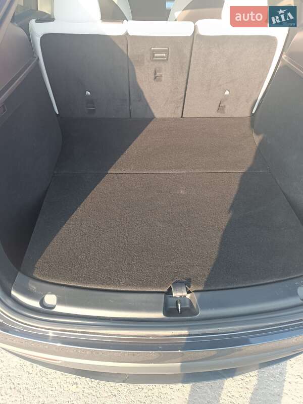 Внедорожник / Кроссовер Tesla Model Y 2024 в Коростене