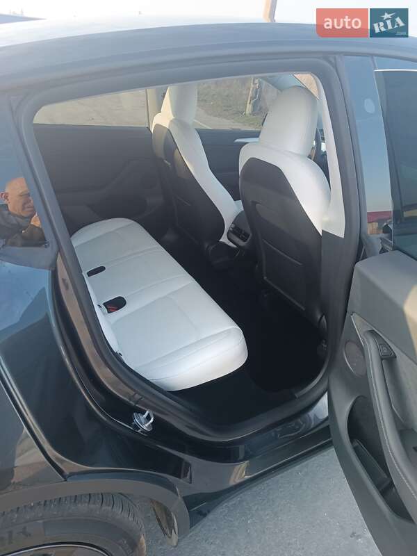 Внедорожник / Кроссовер Tesla Model Y 2024 в Коростене